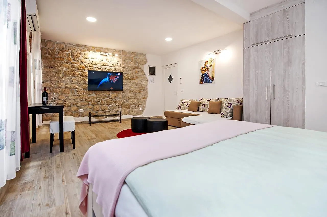 **** Gasthof La Svalba Rooms & Studios Rovinj Kroatien